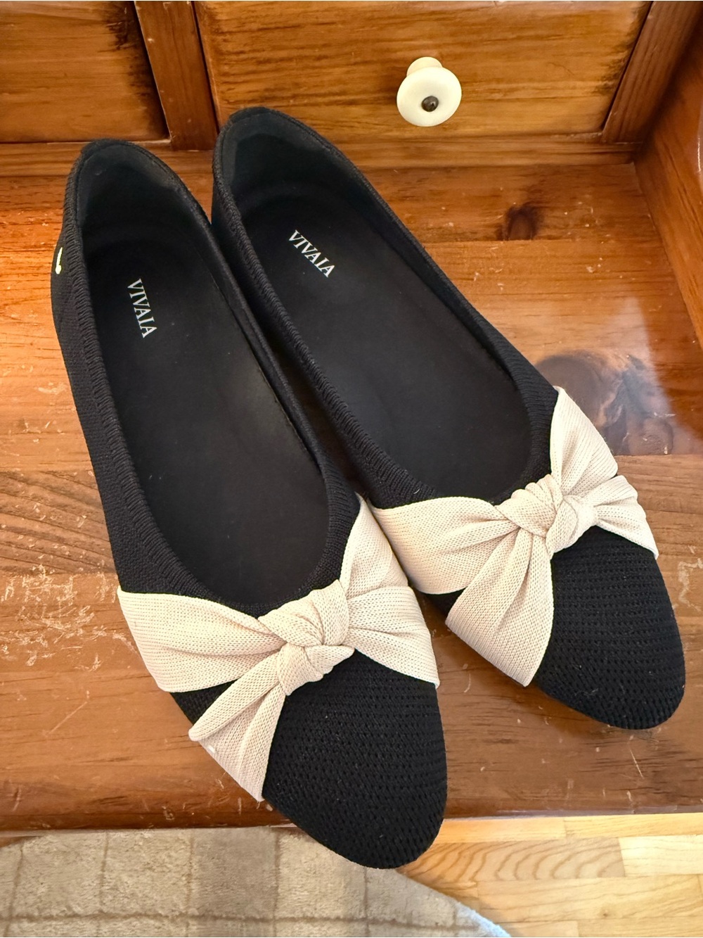 Vivaia Women's Black Knit Flats with Cream Bow Sz 40.5
